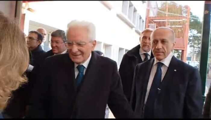 Mattarella visita scuola dopo insulti razzisti a due ragazzi