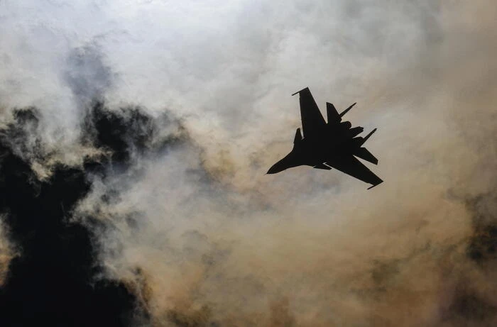 Kiev, abbattuto un aereo d'attacco russo Su-25 nel Donetsk