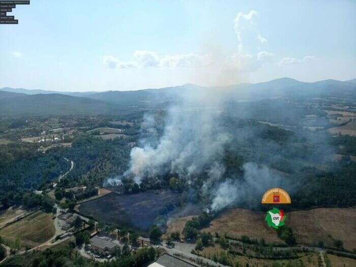 Nuovo incendio nel Senese, fiamme vicino ad Abbazia San Galgano