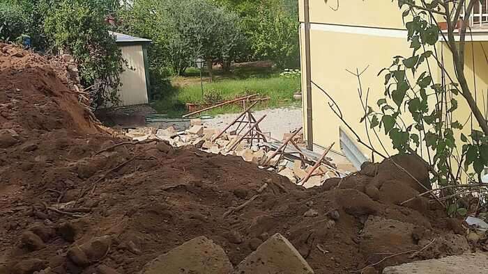 Crolla muro nel Viterbese, gravi i due operai travolti