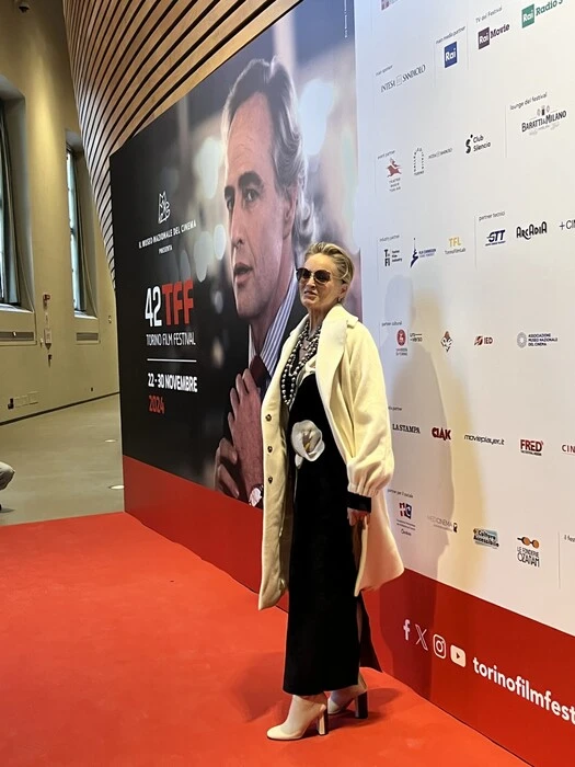 Sharon Stone, uomini bravi aiutino donne, non guardino altrove