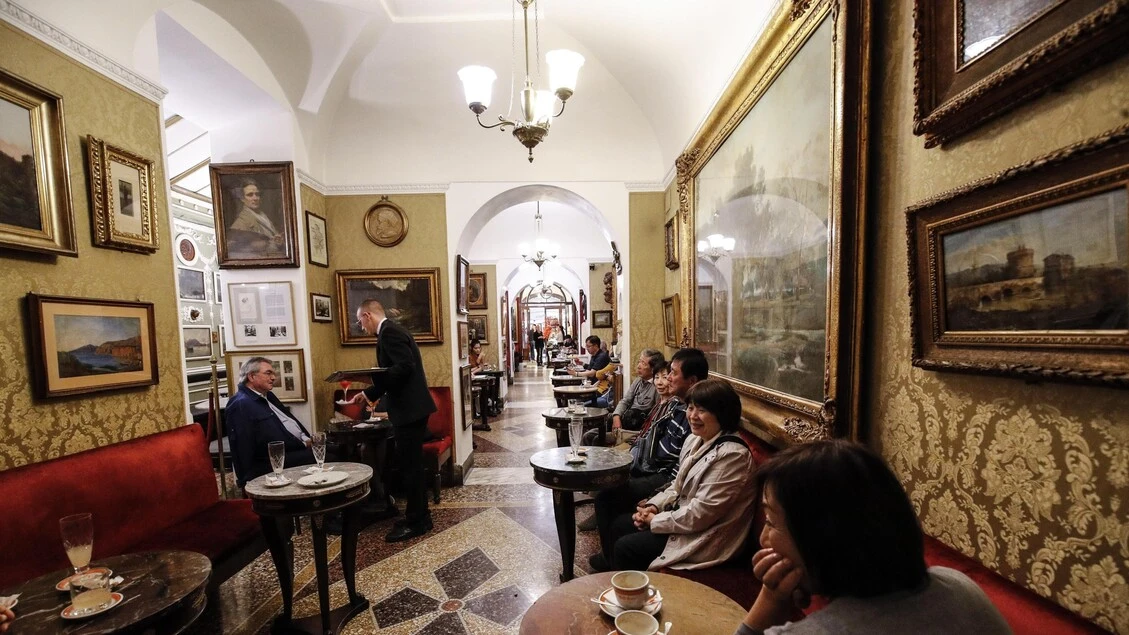 Sequestrate opere d'arte Caffè Greco a Roma