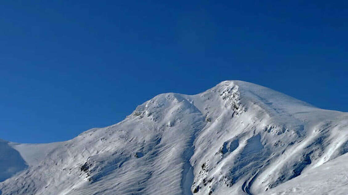 Valanga sull'Appennino reggiano travolge due persone, in salvo