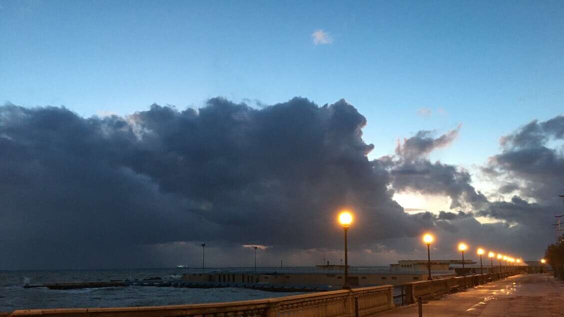 Maltempo, Livorno chiude scuole e parchi per allerta arancio