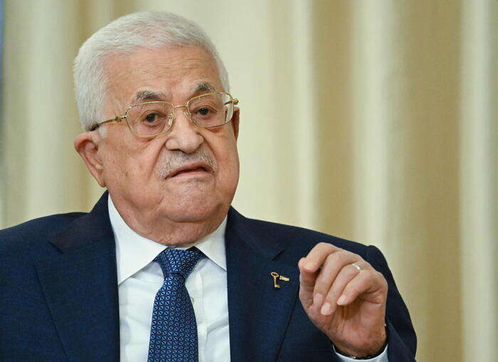 Abu Mazen telefona a terrorista liberato, shock in Israele