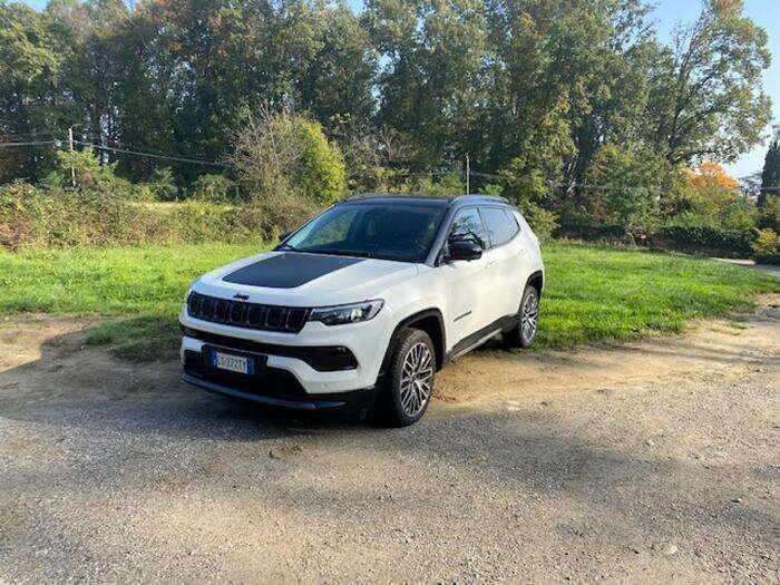 Jeep Compass e-Hybrid lavoratrice a ritmo di comfort