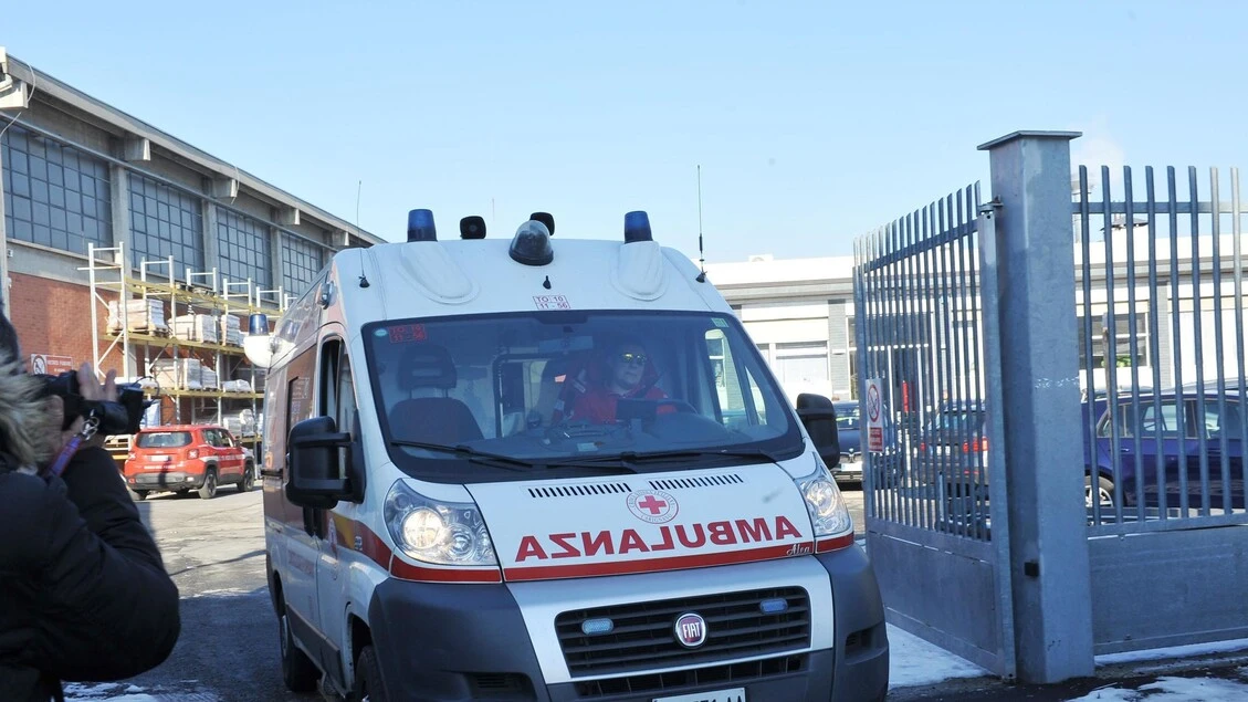 Operaio cade da macchinario, è grave ma non in pericolo di vita