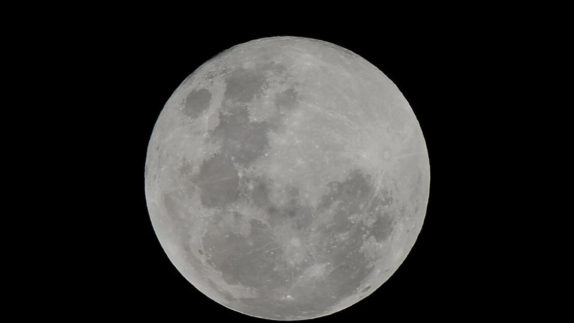 Nel cielo la Luna piena più meridionale dei prossimi 18 anni
