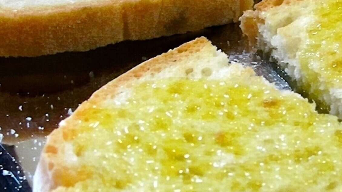 Pane e olio per gli alunni morosi alla mensa, è polemica