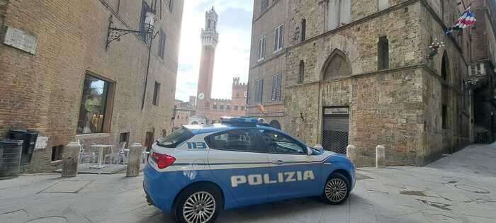 Tentano rapina con spray urticante ma se lo spruzzano addosso