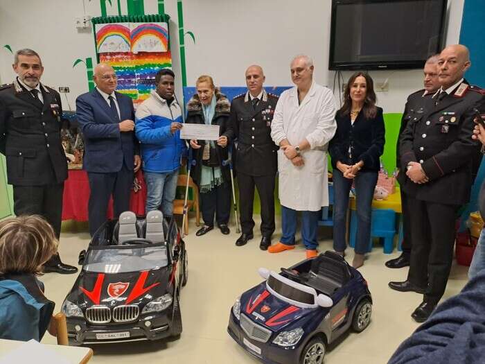 Bimbi su auto radiocomandate carabinieri per percorso operatorio