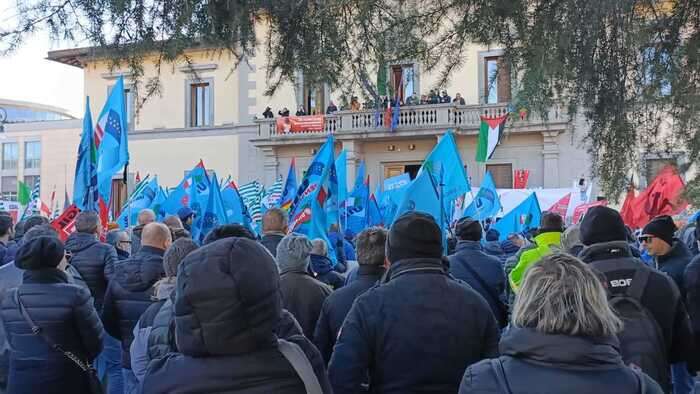 Manifestazione a Calenzano 'basta morti, servono più controlli'