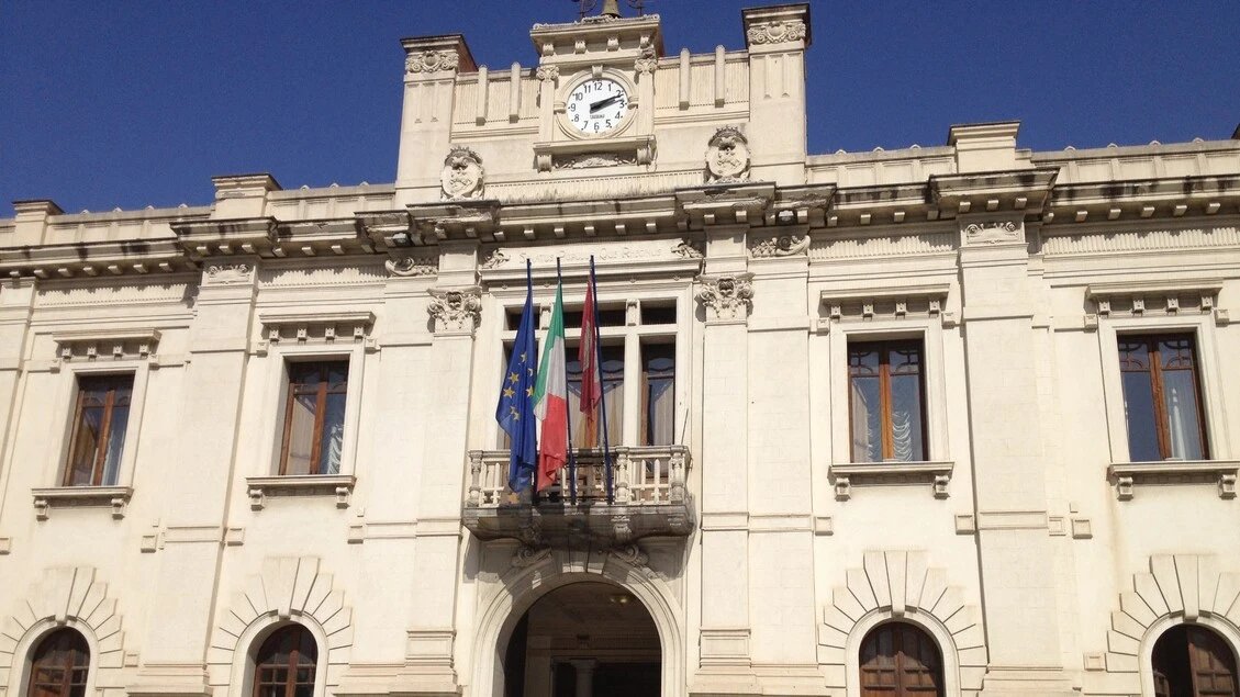 Comune di R.Calabria moroso per fornitura idrica, denuncia a pm