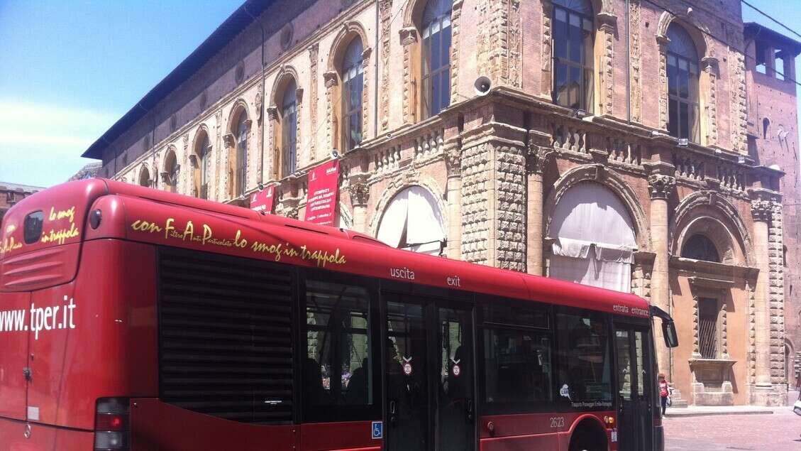 Quindici anni di rincari, a Bologna un salasso del 150% sui bus