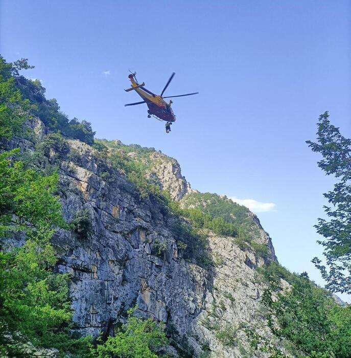 Escursionista precipita e muore sulle Dolomiti Agordine