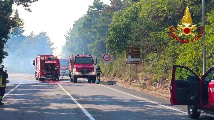 Operazioni in corso dopo giorni per due incendi in Fvg