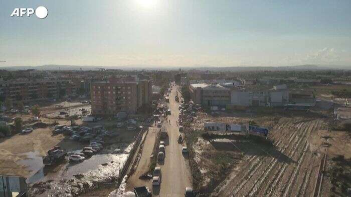 Valencia, le unita' di emergenza cercano i dispersi mentre sale a 214 il numero delle vittime