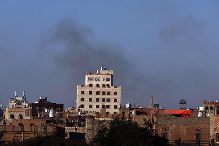 Capo Oms nello scalo di Sanaa bombardato da Israele