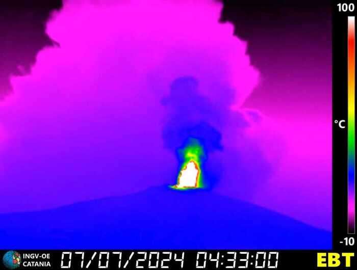 Parossismo Etna, fontana di lava e nube di cenere alta 5 km