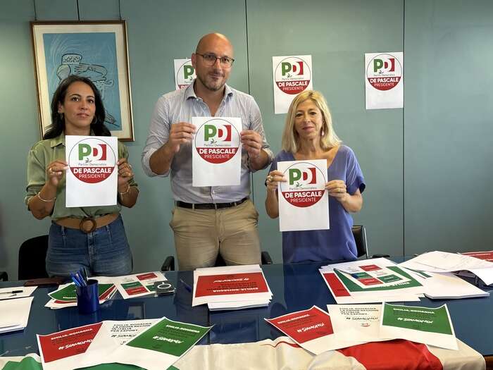 Pd regionale E-R presenta simbolo con il nome di De Pascale