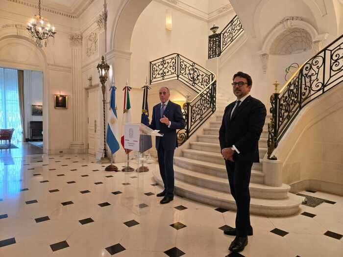 Onorificenza a presidente Camera commercio italiana in Argentina