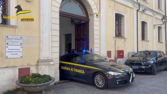 Il supermarket degli schiavi, paghe da 4 euro l'ora