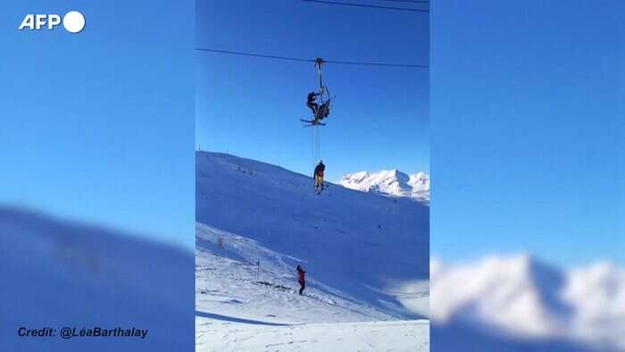 Seggiovia in panne nelle Alpi francesi, evacuati 240 sciatori