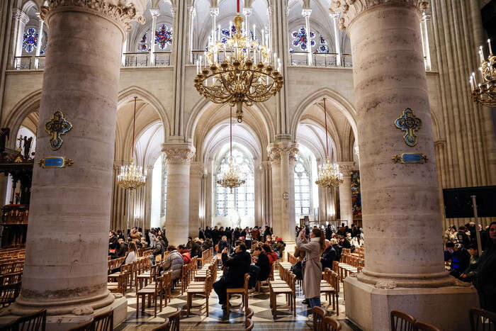 Notre-Dame a Parigi ospita le prime messe di Natale dopo il rogo