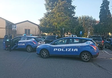 Uomo ucciso a coltellate in strada a Roma