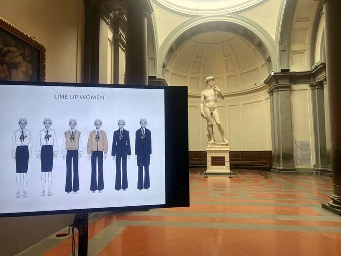 Studentessa Polimoda firma divise della Galleria dell'Accademia