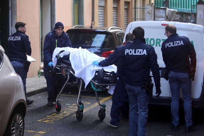 Migliora donna che si è gettata dalla finestra a Genova