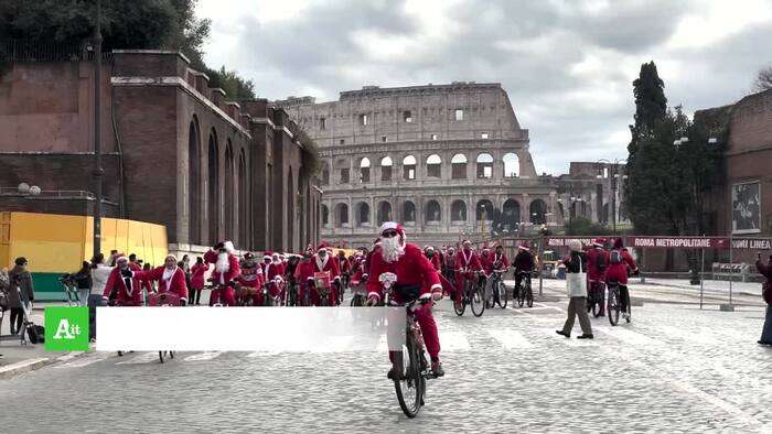 Roma, centinaia di Babbo Natale in bicicletta per Peter Pan odv