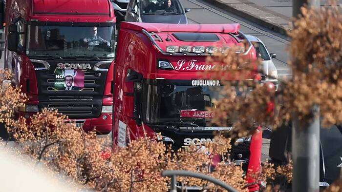 Napoli, protesta di camion 