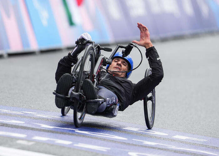 Parigi: ciclismo, argento per la team relay H1-5