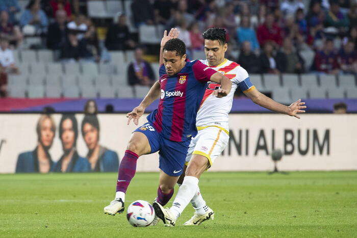 Calcio: Barca, ceduti Victor Roque e Lenglet