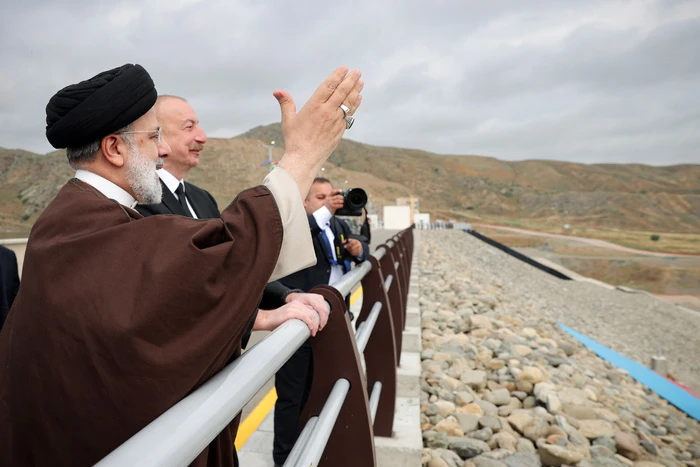 Media, atterraggio d'emergenza per elicottero con Raisi