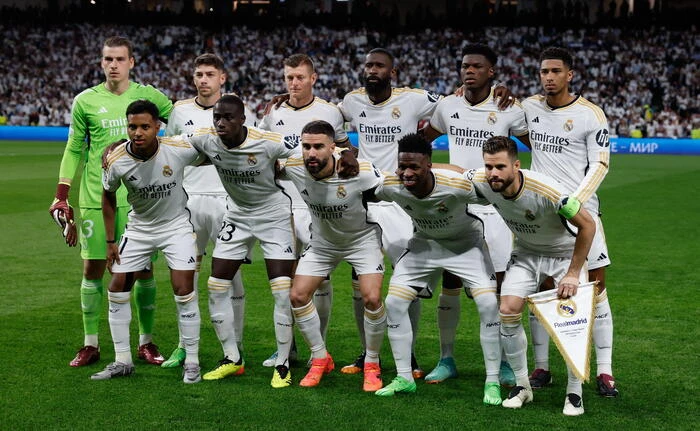 Champions: giocatori Real al Bernabeu con maglia 'a por la 15'