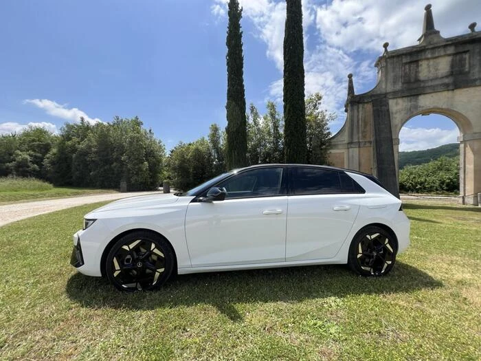 Opel Astra GSe