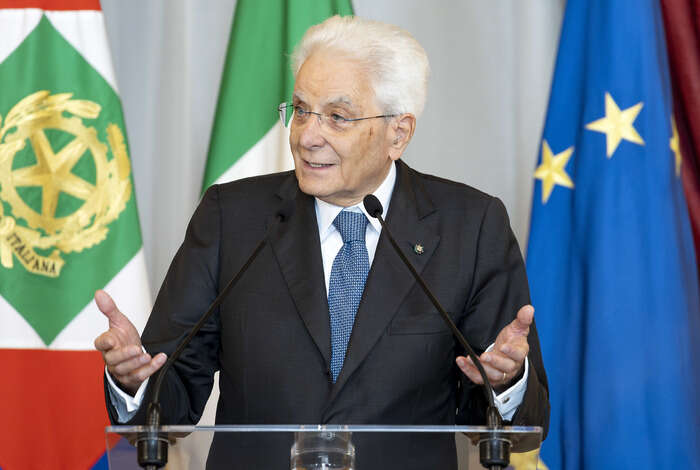 Mattarella, non si era e non si è stranieri a casa propria