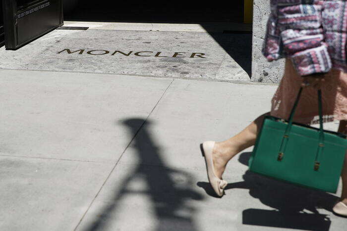 Lvmh entra in Moncler, titolo vola in Borsa dell'11%