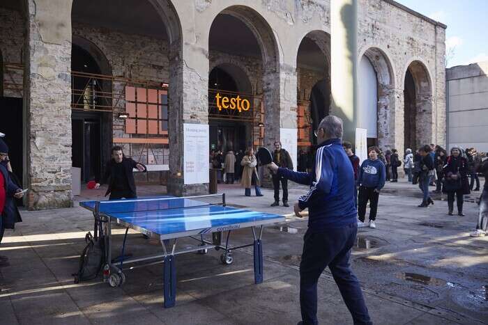 Ping pong poesia e lezioni di mimo, la Pergola va in piazza