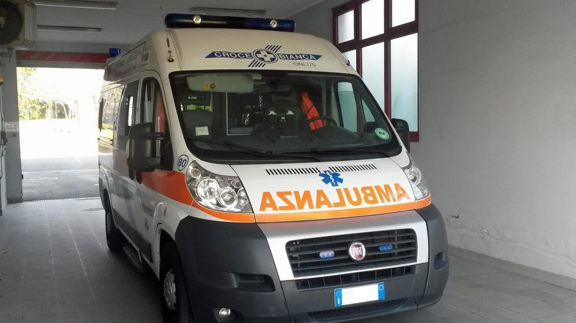 Schiacciato da una lastra di marmo in Versilia, 50enne in codice rosso