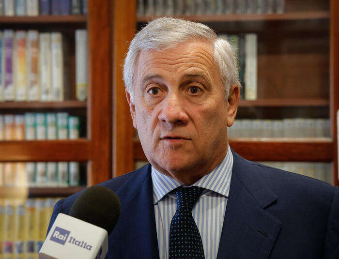 Tajani, 'siamo impegnati a mantenere la pressione su Maduro'