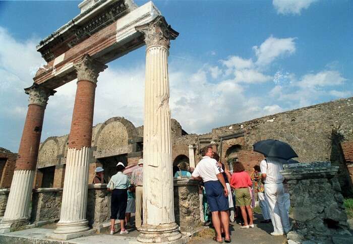 Maxi sequestro di chioschi abusivi a ingressi Scavi Pompei