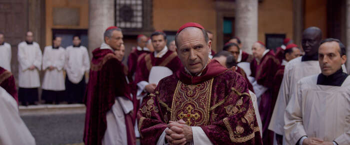 Fiennes, il mio cardinale fra crisi di fede e potere