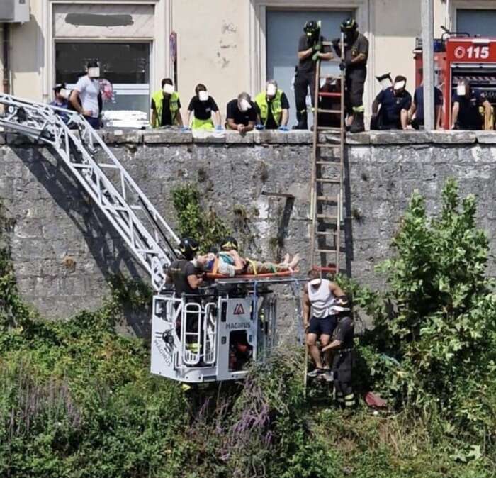 Carabiniere e poliziotto salvano un anziano caduto nel Liri