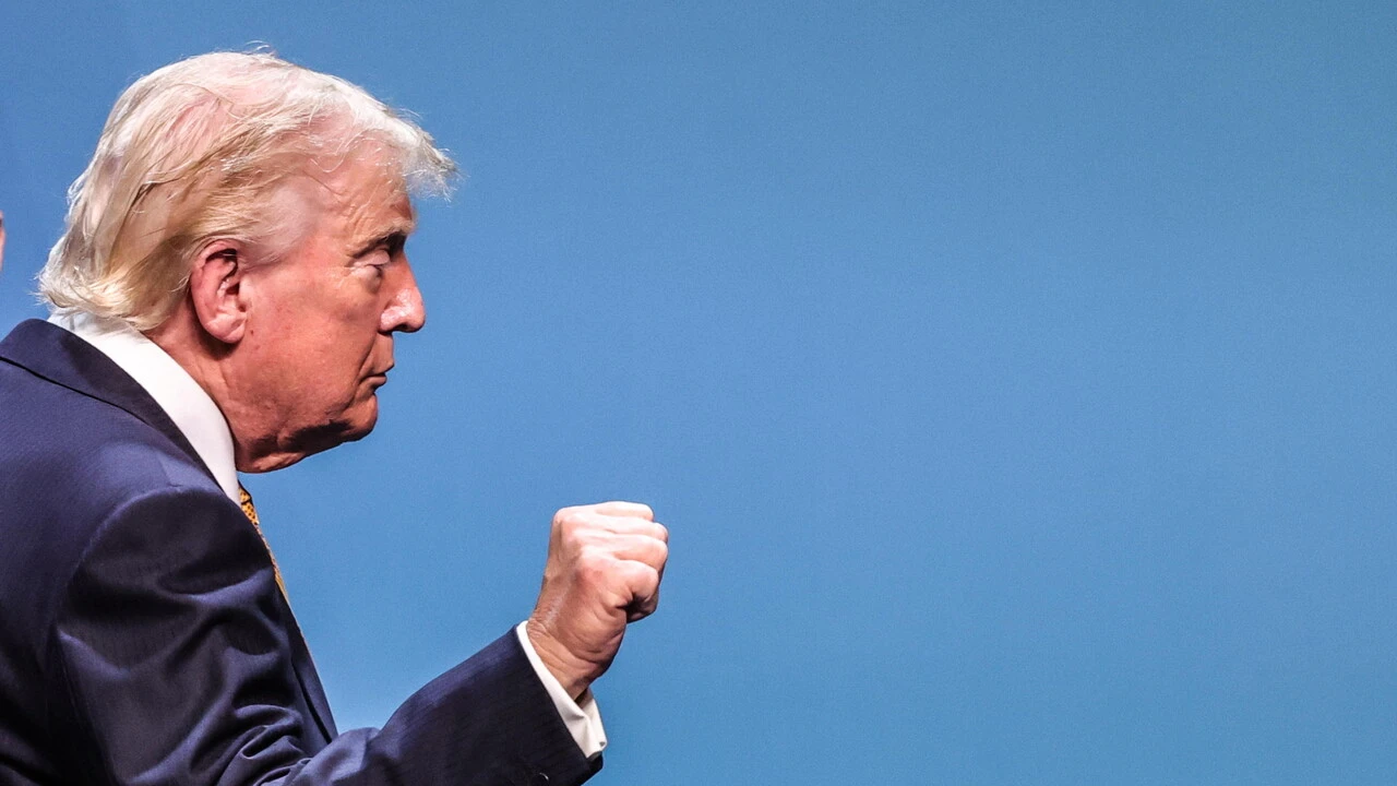 Trump, 'Hormuz è aperto, li abbiamo colpiti pesantemente'