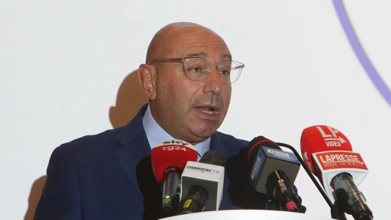 Scossa nel centrodestra milanese, il capogruppo di FI va con Vannacci