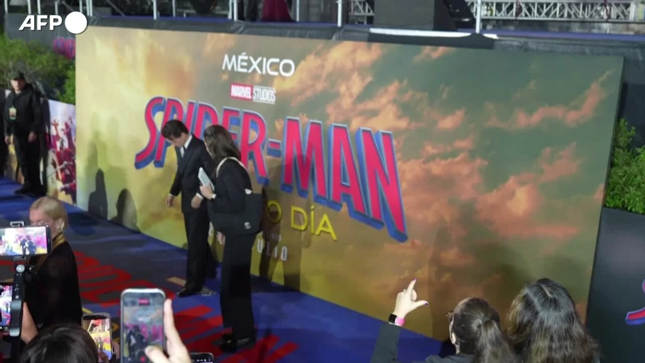 Spider-Man, Tom Holland e Zendaya affascinano Città del Messico