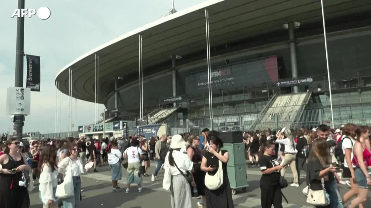 Il gruppo K-pop BTS in concerto allo Stade de France